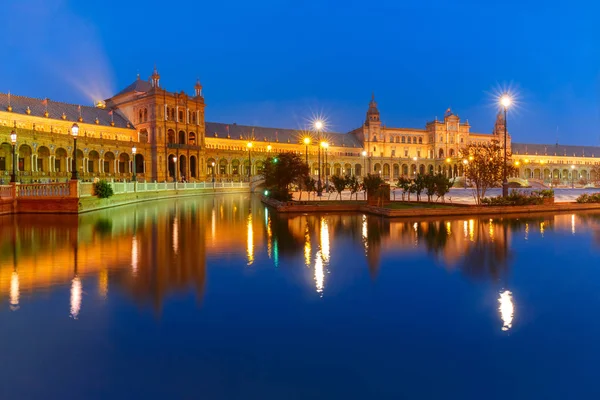 Plaza de Espana à noite em Sevilha, Espanha — Fotografia de Stock