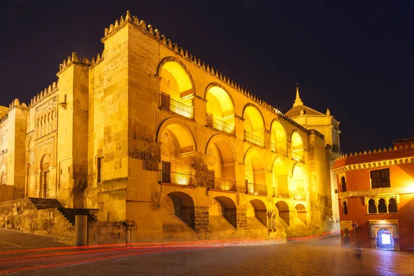 Mezquita à noite em Córdoba, Espanha — Fotografia de Stock
