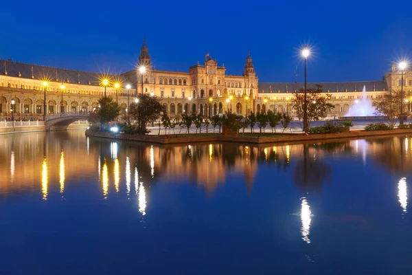 Plaza de espana bei Nacht in Sevilla, Spanien — Stockfoto