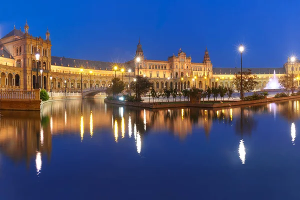 Plaza de España por la noche en Sevilla, España —  Fotos de Stock