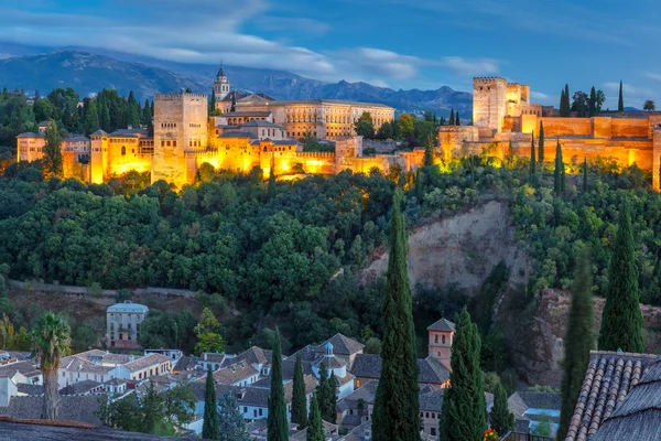 Alhambra vid solnedgången i Granada, Andalusien, Spanien — Stockfoto