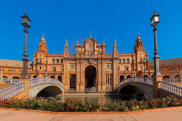 Plaza de España en un día soleado en Sevilla, España — Foto de Stock