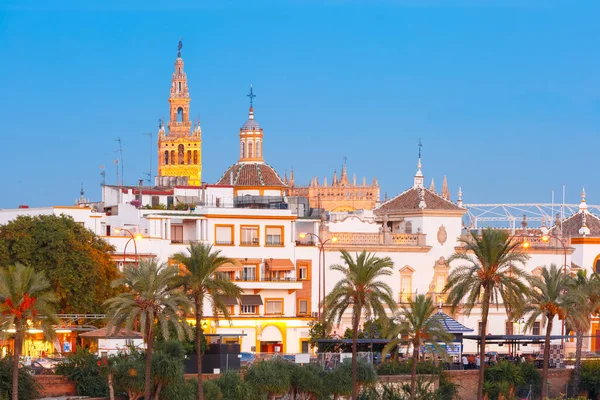 Giralda und Kathedrale von Sevilla, Spanien — Stockfoto