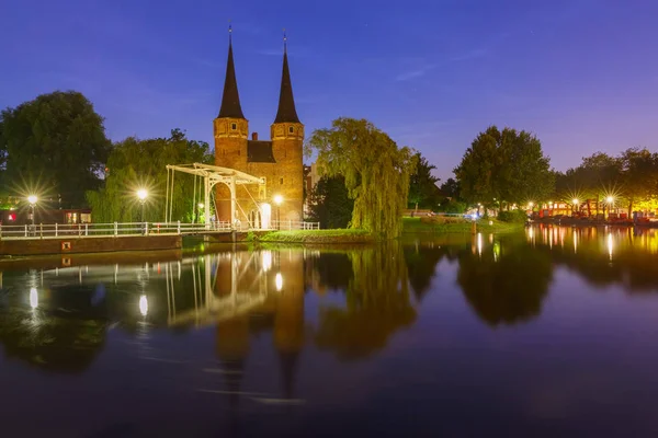 Gece Doğu kapısı, Oostpoort, Delft, Hollanda — Stok fotoğraf