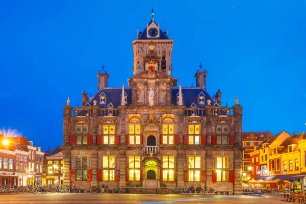 Markt square at night in Delft, Netherlands — Stock Photo, Image