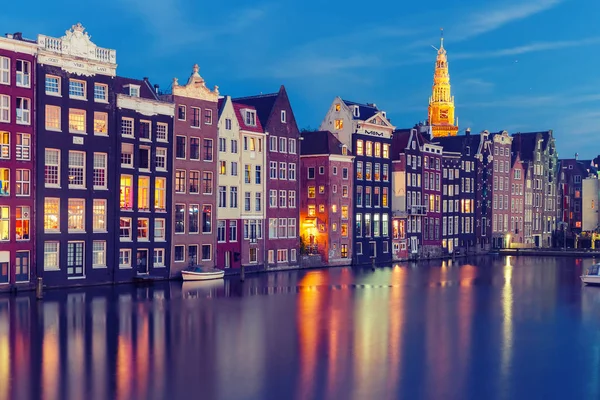 Éjszakai Amszterdam jellegzetes házak, Hollandia — Stock Fotó