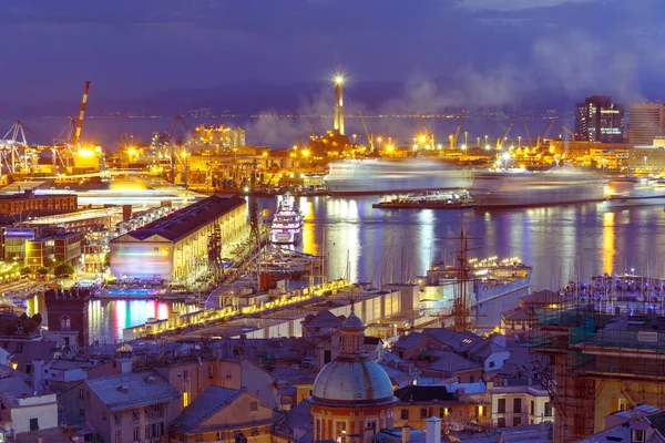 Faro Vecchio nel porto di Genova di notte, Italia . — Foto Stock