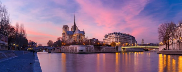 Katedralen Notre Dame de Paris i solnedgången, Frankrike — Stockfoto