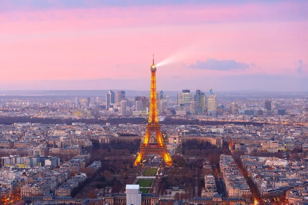 Letecký pohled na Eiffelovu věž v Paříži — Stock fotografie