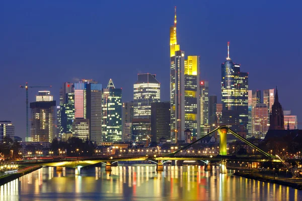 Noční Frankfurt am Main, Německo — Stock fotografie