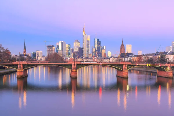 Frankfurt nad Mohanem za úsvitu, Německo — Stock fotografie