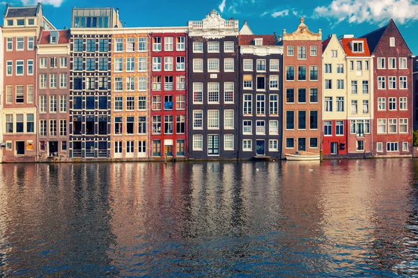 Les maisons de danse du canal d'Amsterdam Damrak, Hollande, Pays-Bas . — Photo