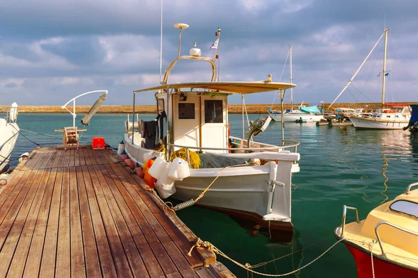 Oude haven in de ochtend, Chania, Kreta, Griekenland — Stockfoto