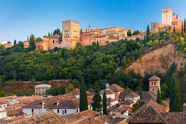 Alhambra vid solnedgången i Granada, Andalusien, Spanien — Stockfoto