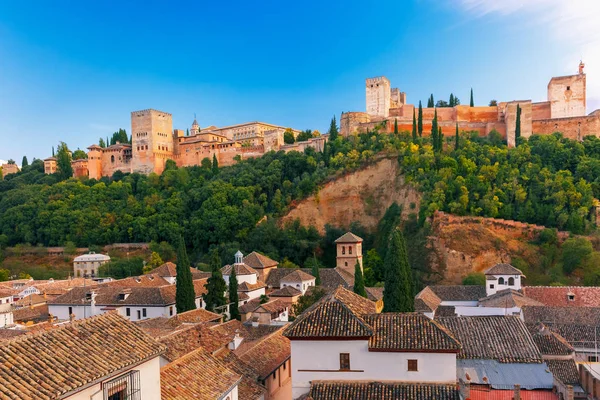 Alhambra vid solnedgången i Granada, Andalusien, Spanien — Stockfoto