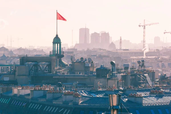 De daken van de stad Parijs, Frankrijk — Stockfoto