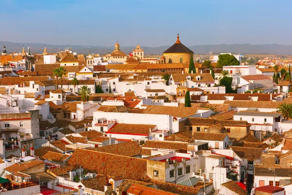 Dak van de oude stad en de kerk in Cordoba, Spanje — Stockfoto