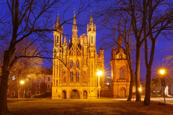 Πρόσοψη της Εκκλησίας της Αγίας Άννας στο Βίλνιους, Λιθουανία. — Φωτογραφία Αρχείου