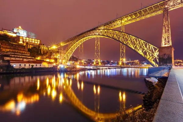 Dom Luis I bridge in Porto at night, Portugal. — Stock Photo, Image