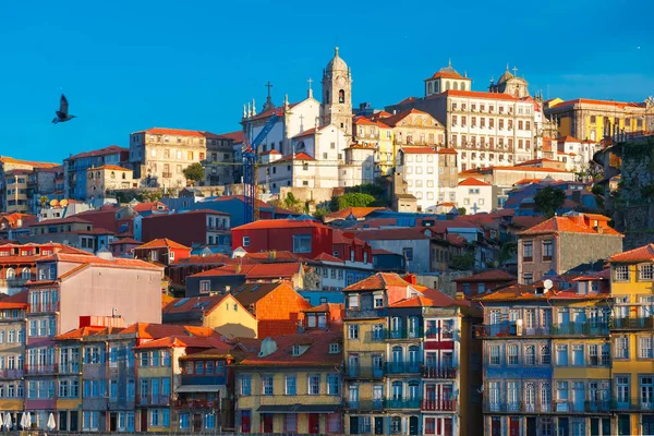 Барвисті задоволення будинки в Старого міста порту, Португалія — стокове фото
