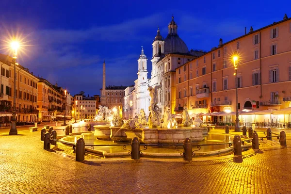 Площадь Пьяцца Навона ночью, Рим, Италия . — стоковое фото