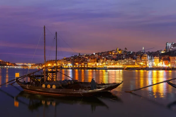 Douro 강, 포르투, 포르투갈에 Rabelo 보트. — 스톡 사진