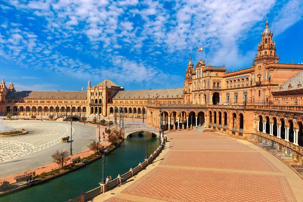 Plaza de España en un día soleado en Sevilla, España —  Fotos de Stock