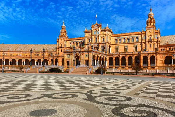 Plaza de Espana no dia ensolarado em Sevilha, Espanha — Fotografia de Stock