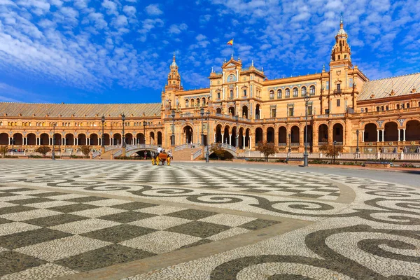 Plaza de Espana на сонячний день в Севільї, Іспанія — стокове фото