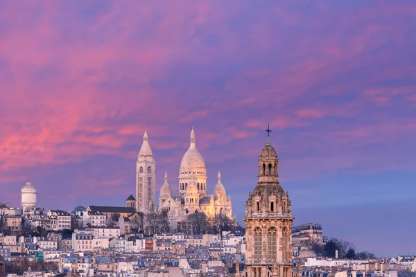 Базиліка Сакре-Кер на заході сонця в Парижі — стокове фото