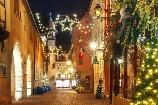 Rue de Noël la nuit à Colmar, Alsace, France — Photo