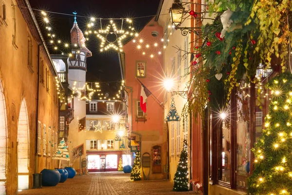 Rue de Noël la nuit à Colmar, Alsace, France — Photo