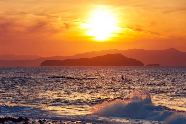 Mar ao pôr do sol, Chania, Creta, Grécia — Fotografia de Stock