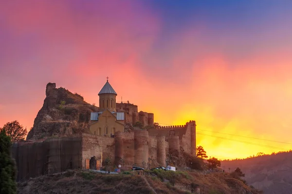 Narikala bei herrlichem Sonnenuntergang, Tiflis, Georgien — Stockfoto