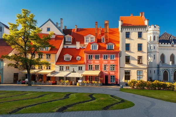 Praça da cidade na Cidade Velha de Riga, Letónia — Fotografia de Stock