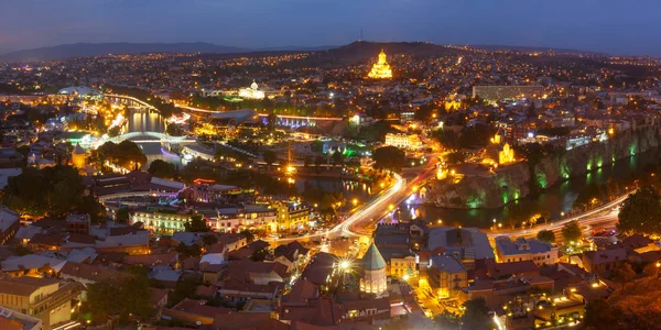 Narikala y el casco antiguo al atardecer, Tiflis, Georgia —  Fotos de Stock