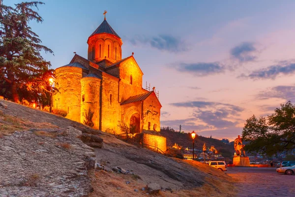 Iglesia Metekhi al atardecer Tiflis, Georgia — Foto de Stock