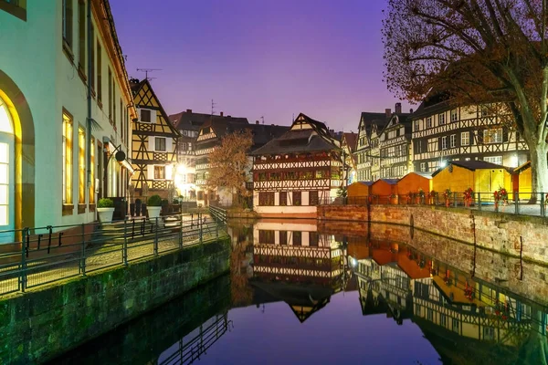 Night Petite France в Страсбурге, Эльзас — стоковое фото