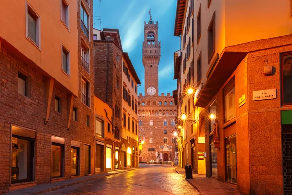 Palazzo Vecchio por la mañana en Florencia, Italia — Foto de Stock