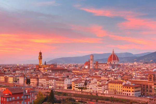 Sławny widok Florencja w przepiękny zachód słońca, Włochy — Zdjęcie stockowe