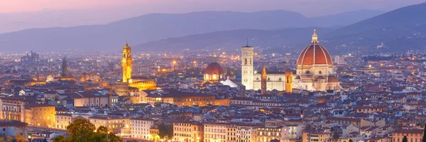 Famous view of Florence at night, Italy — Stock Photo, Image