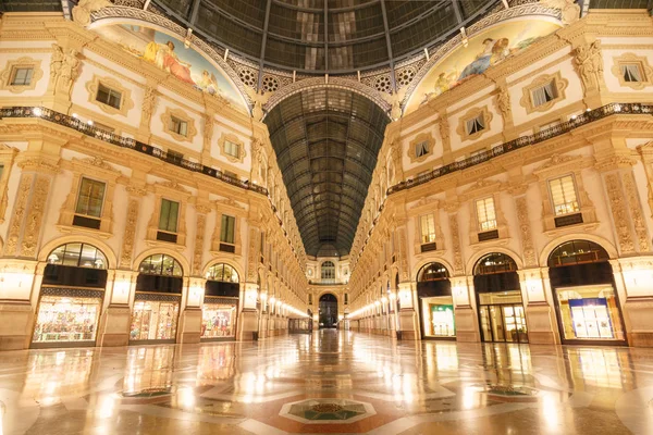 Галерея Витторио Эммануэле II в Милане, Италия — стоковое фото