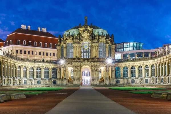 Zwinger la nuit à Dresde, Allemagne — Photo