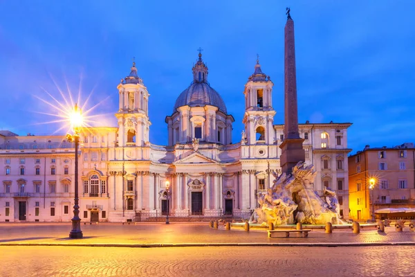 到了晚上，罗马，意大利广场纳沃纳广场. — 图库照片