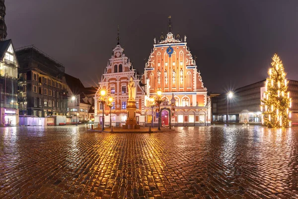 Plaza del Ayuntamiento en el casco antiguo de Riga, Letonia —  Fotos de Stock