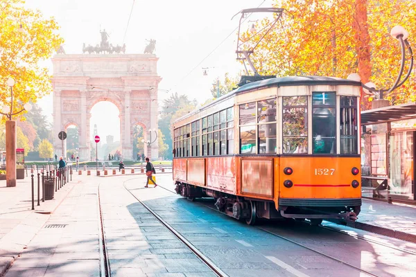 Famoso tram vintage a Milano, Lombardia, Italia — Foto Stock