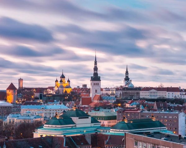 Aerial view old town at sunset, Tallinn, Estonia — Stock Photo, Image