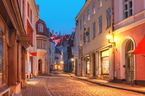 Rua noturna na Cidade Velha, Tallinn, Estónia — Fotografia de Stock