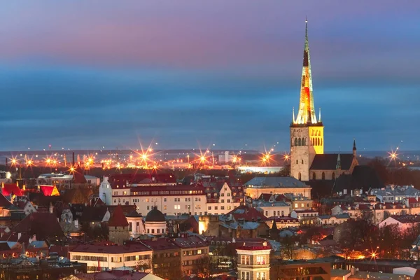 Aerial view old town at sunset, Tallinn, Estonia — Stock Photo, Image
