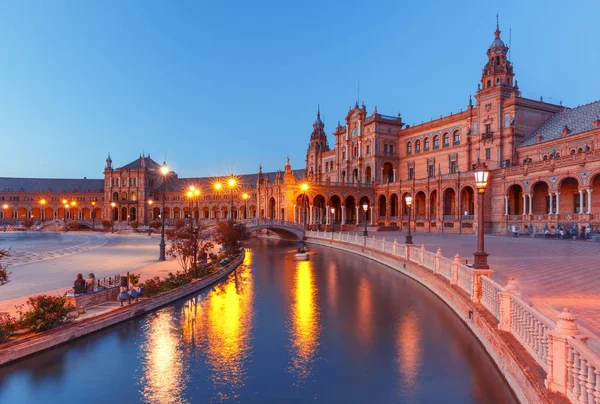 Plaza de Espana nattetid i Sevilla, Spanien — Stockfoto